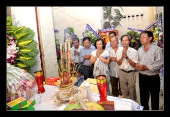 Viếng tang nhạc mẫu TT Khoa